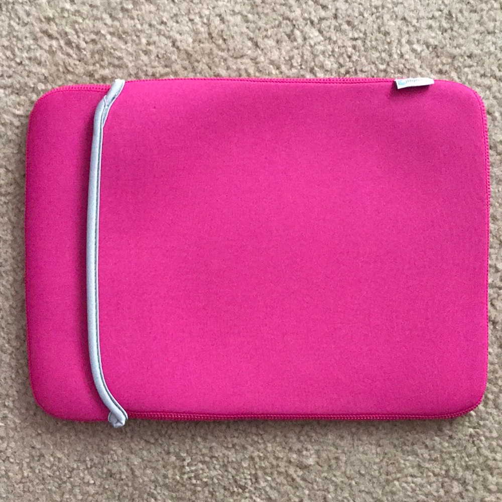 10x13 in. pink laptop case BRAND NEW never used!
